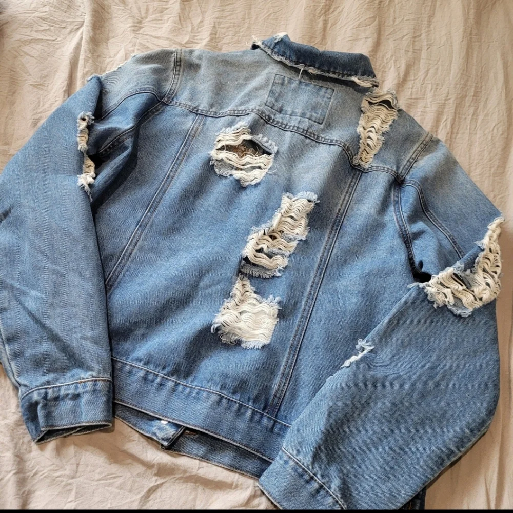 Forever 21 Women SZ 1X Distressed Denim Jacket Boho, festival, casual, pockets - Picture 3 of 6